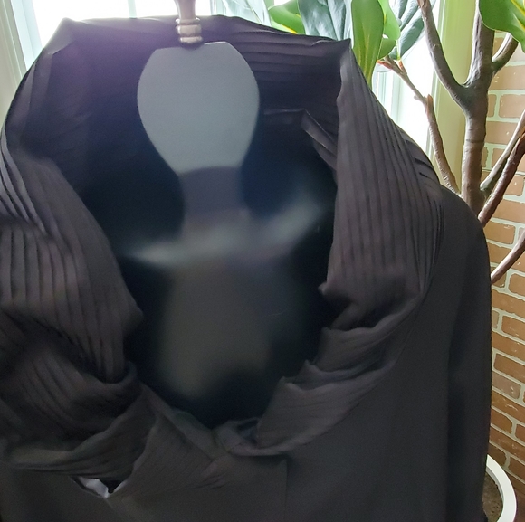 Novelti vintage mock hood black coat 🖤 - Picture 2 of 6